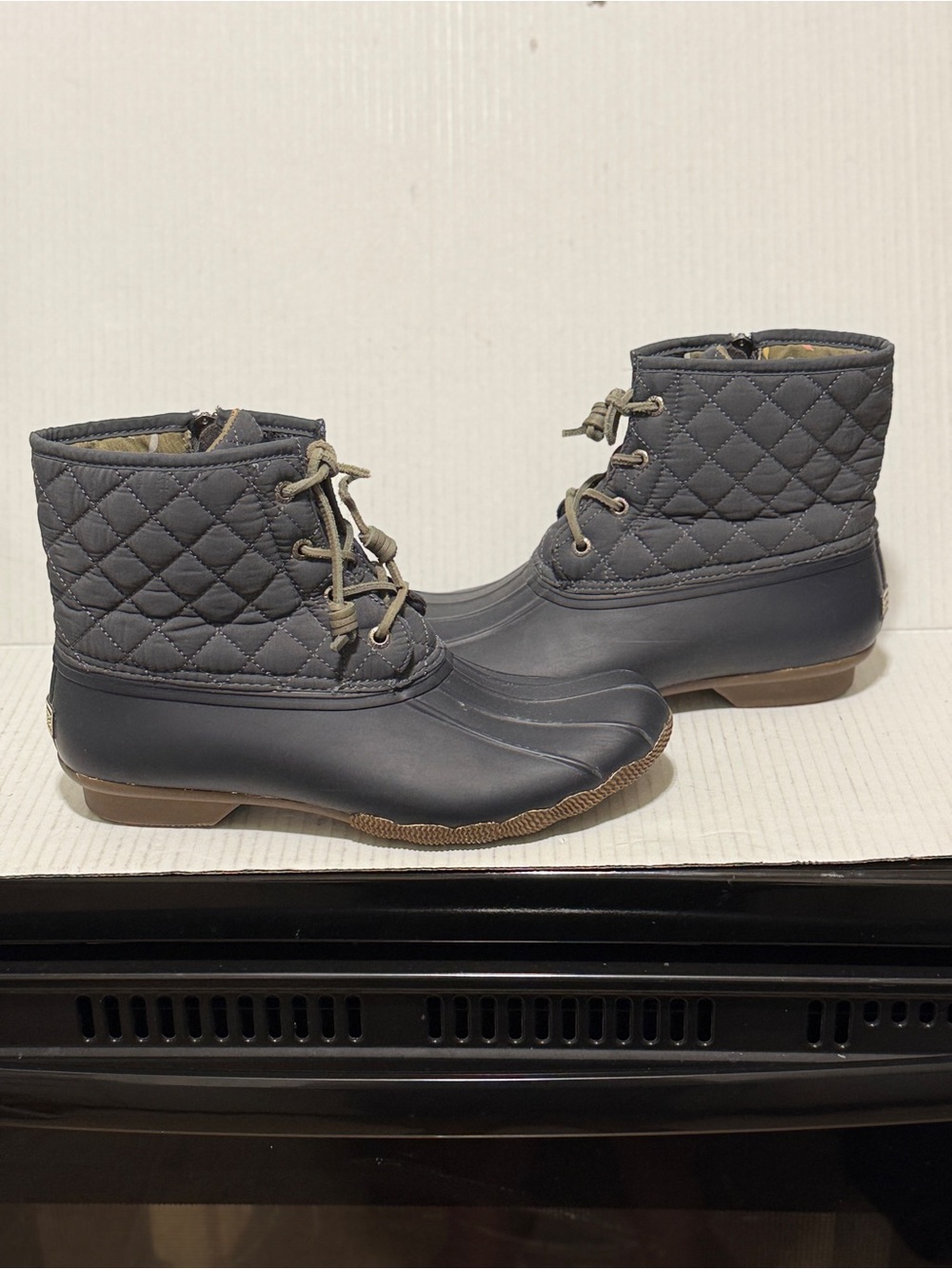 Sperry Saltwater Quilted Duck Boots Women"s Size 10 Navy Blue Gray Rain Water